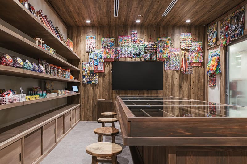 駄菓子が食べられる会議室