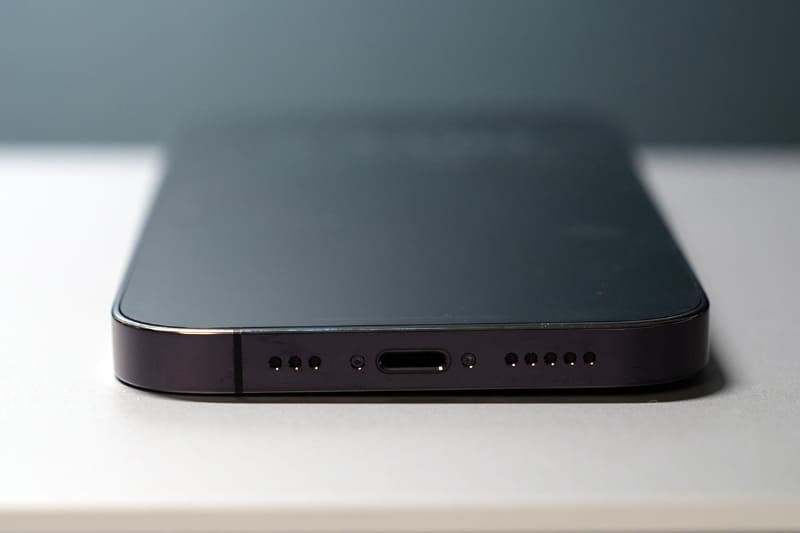 充電等のインターフェイスはLightning