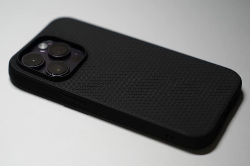 急いで購入した「Spigen iPhone14Pro」。MagSafe非対応ですが、わりとちょうどよかった