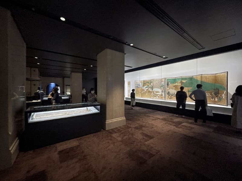 「第三章・金銀かがやく琳派の美」が展開される第三室の全景