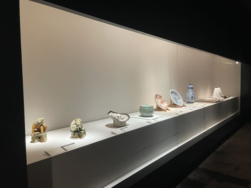 ずらりと並ぶ、中国陶磁のコレクション