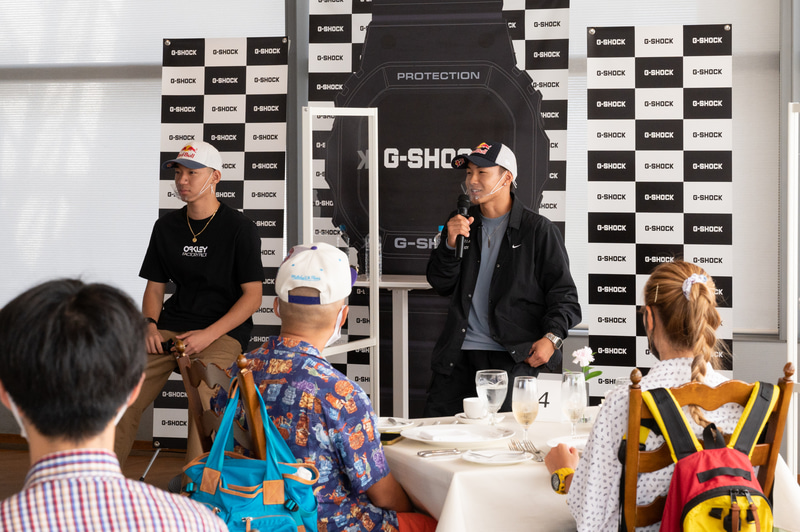 半井重幸(Shigekix)選手(右)