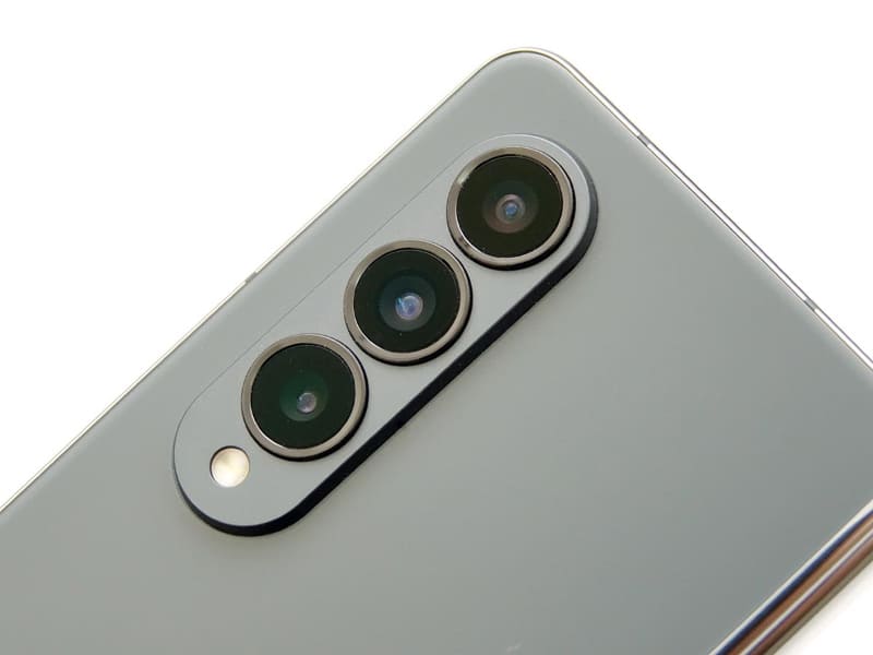 先代との比較では、カメラも大きく変わった機能の1つ。暗所での性能が向上し、望遠もより遠くまで狙えるようになった