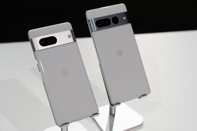 Pixel 7(左)とPixel 7 Pro