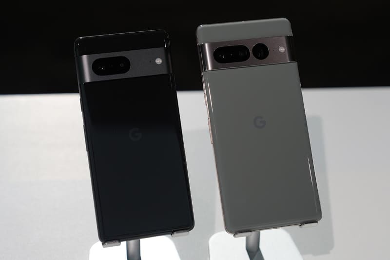 Pixel 7(左)とPixel 7 Pro
