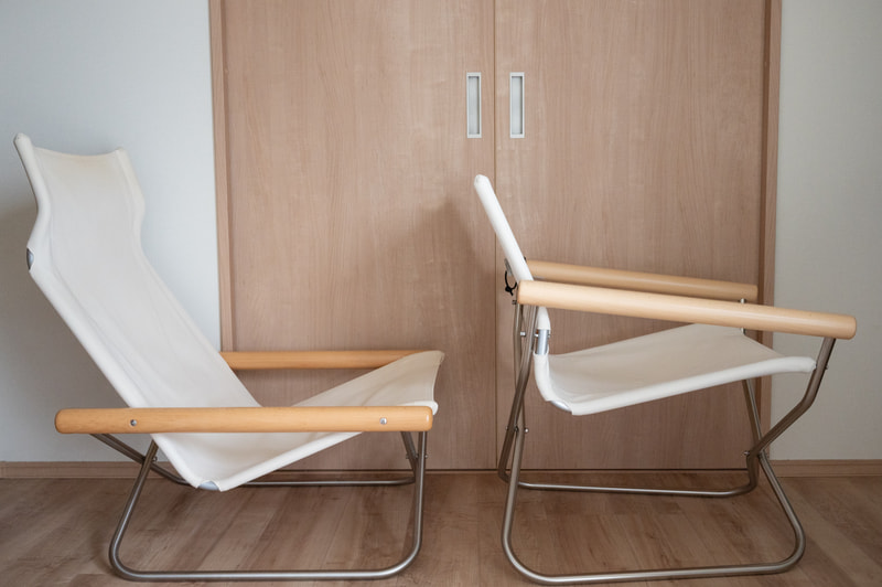 ニーチェアエックス(左)と、ニーチェアエックス80(右)