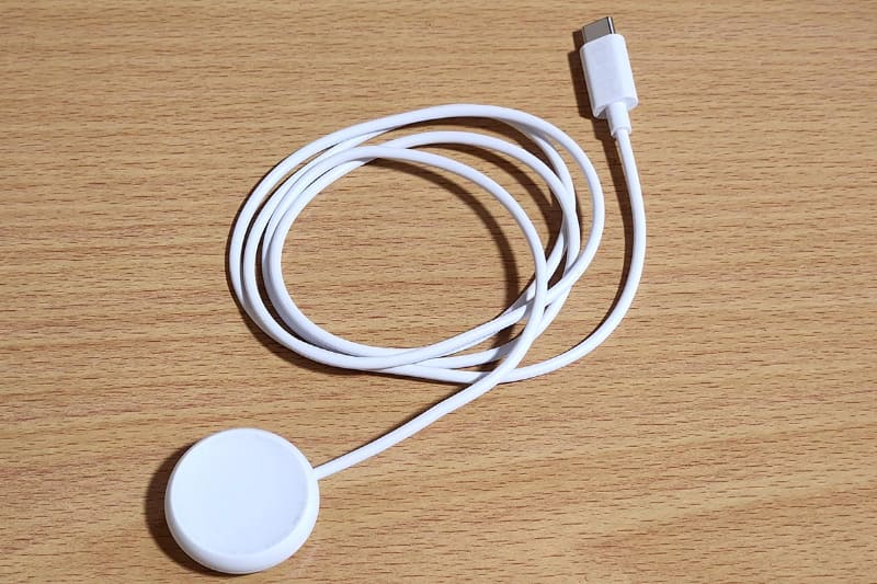 付属の充電アダプター