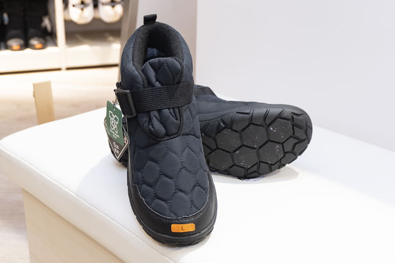 レイキャビク氷雪耐滑防水シューズ(2,900円)