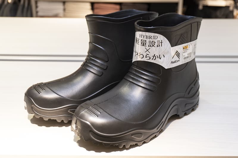 長靴タイプの「フィールドブーツ ガーデン」(1,500円)。驚くほど軽い
