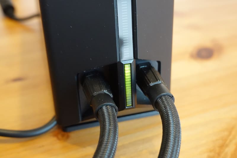 ノートPCと水冷ユニットをチューブで接続します