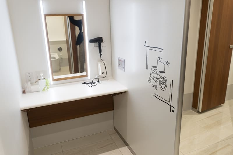 車椅子利用者向けのスペースも設けている