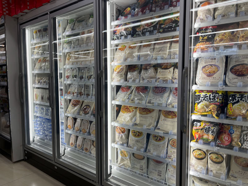 冷凍食品は冷凍リーチインケースに