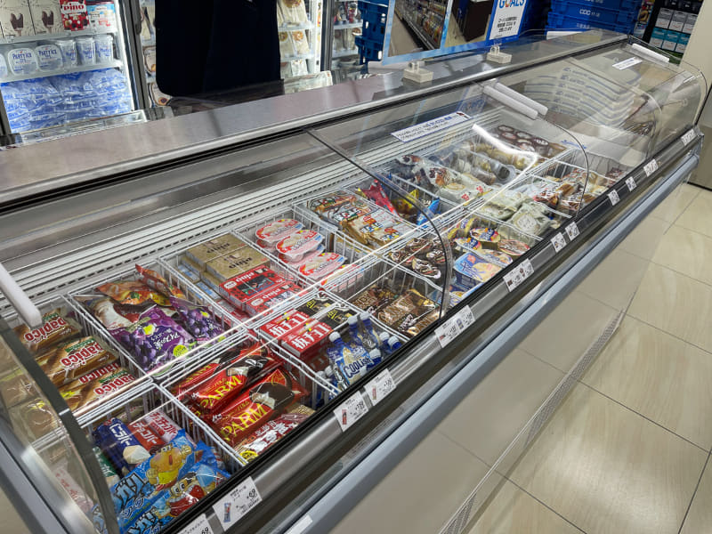 平台冷凍ショーケースにも扉を設置