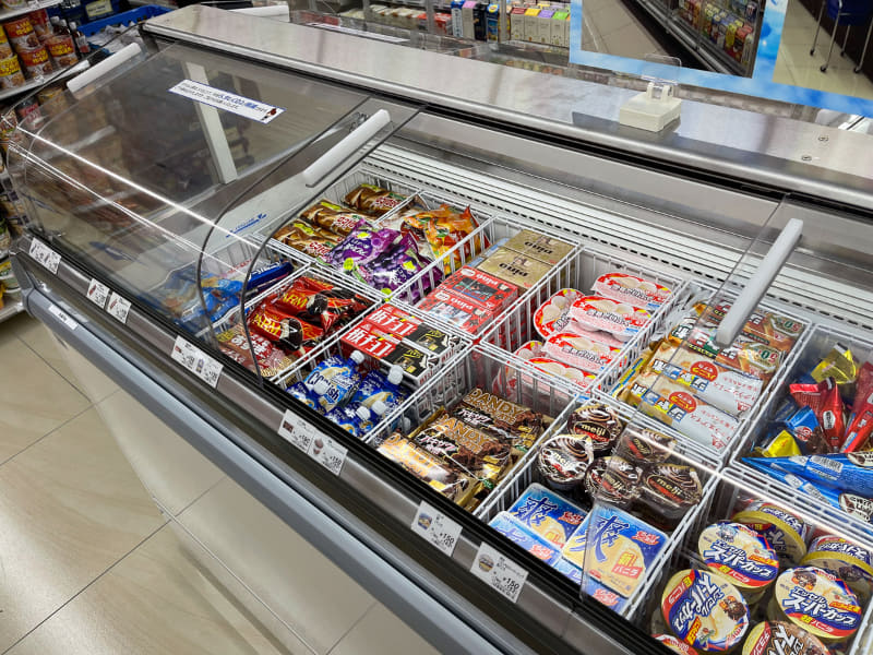 平台冷凍ショーケースにも扉を設置