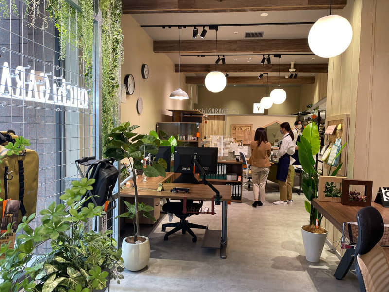 精巧な人工プラントも