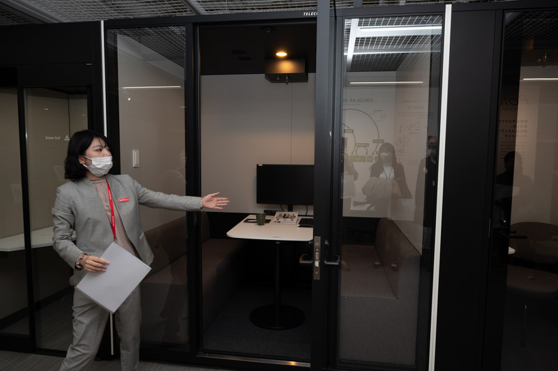 新型テレキューブ。構造の見直しで軽量化、吸音性能を向上させた