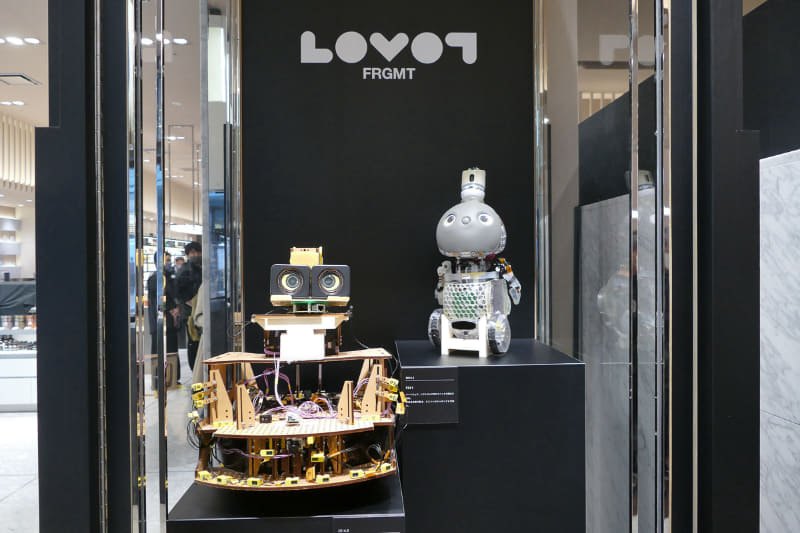 LOVOT開発途中のプロトタイプも展示されている