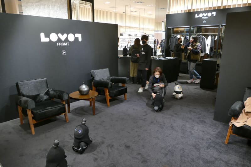 店内で自由に触れ合える