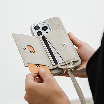 土屋鞄、iPhone 14対応スマホショルダー 長さ調節可能ストラップに