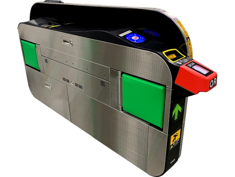 新型自動改札機(在来線用)への QRコード読み取り機の設置例(写真提供：JR東日本)