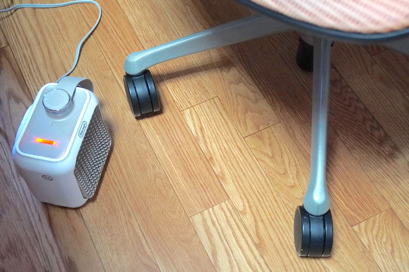 足元に置いても邪魔にならない