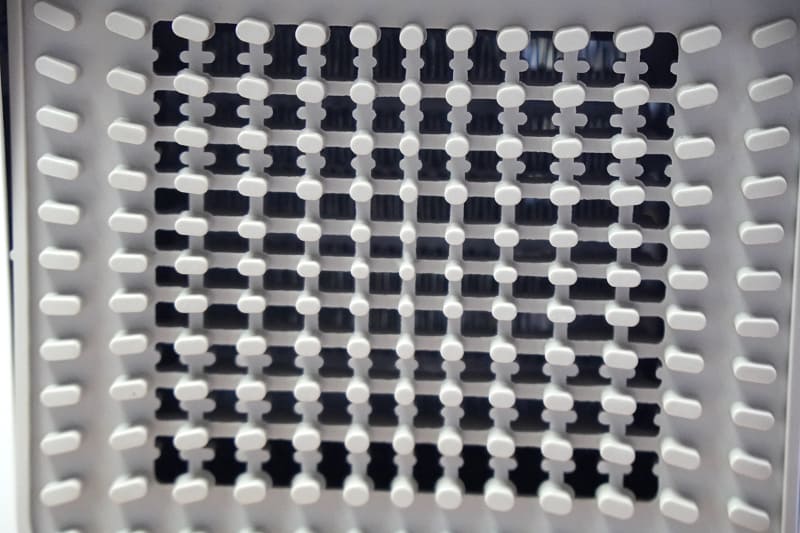 微妙にサイズの突起が設けられた送風口