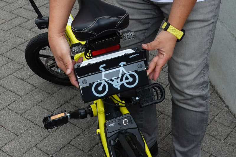 ナンバープレートを隠すことで自転車として走行が可能