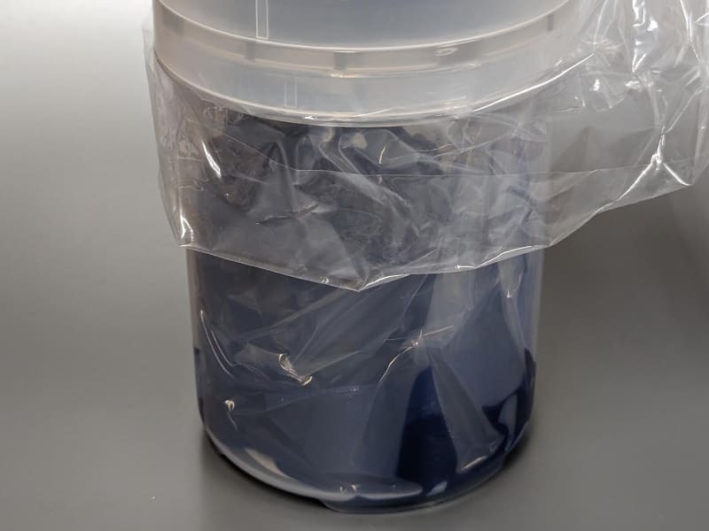 透明な容器の外側から見ると、内容物がみるみる溜まっていく様子が分かる