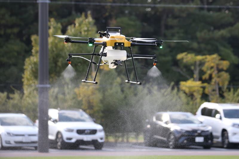 農薬のかわりに水を散布