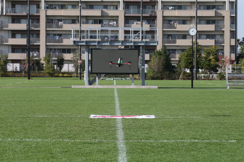 離陸した場所に正確に戻って着陸する