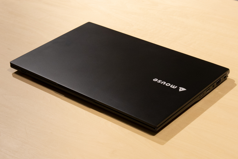 バッテリー容量を増やしても厚さは16.9mmに収めている