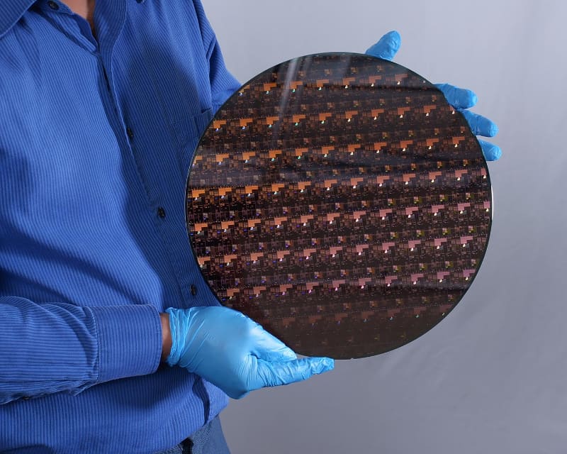 IBMが開発した2nmノード技術による半導体ウェハー