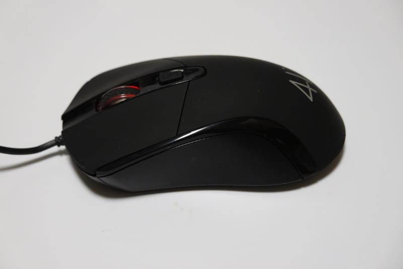 暖かいマウス。手前の数字表示は温度を表示しているのかと思いましたがただのプリントでした