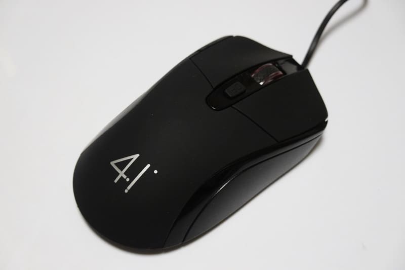 暖かいマウス。手前の数字表示は温度を表示しているのかと思いましたがただのプリントでした