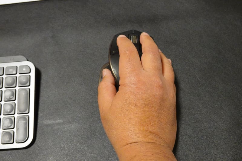 下からの熱とマウス自体もほんのり暖かくなることから、かなり暖かさを感じます