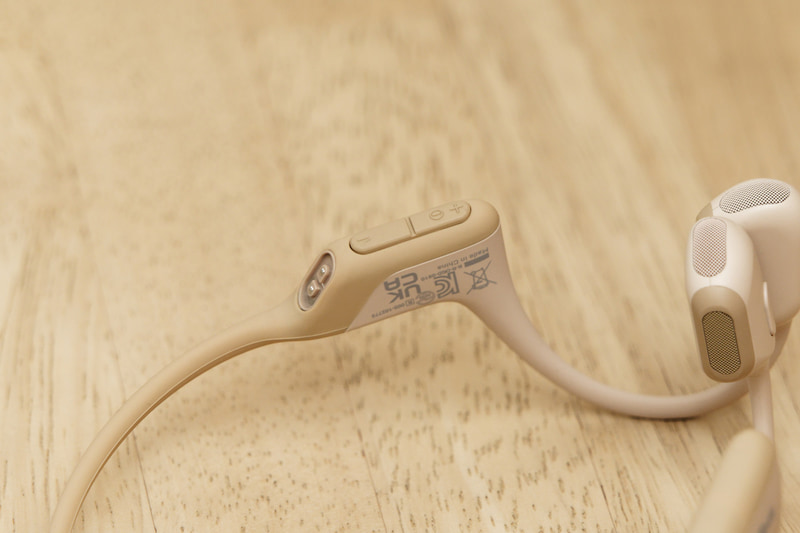 音量調整・電源ボタンは大きめで高い操作性