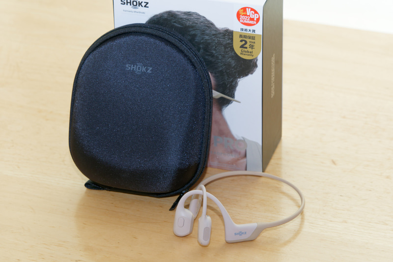 安全に持ち運べるハードタイプのポーチが付属