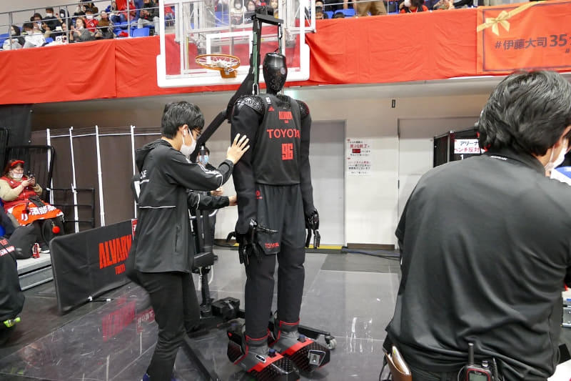 デモを終えて撤収される「CUE6」