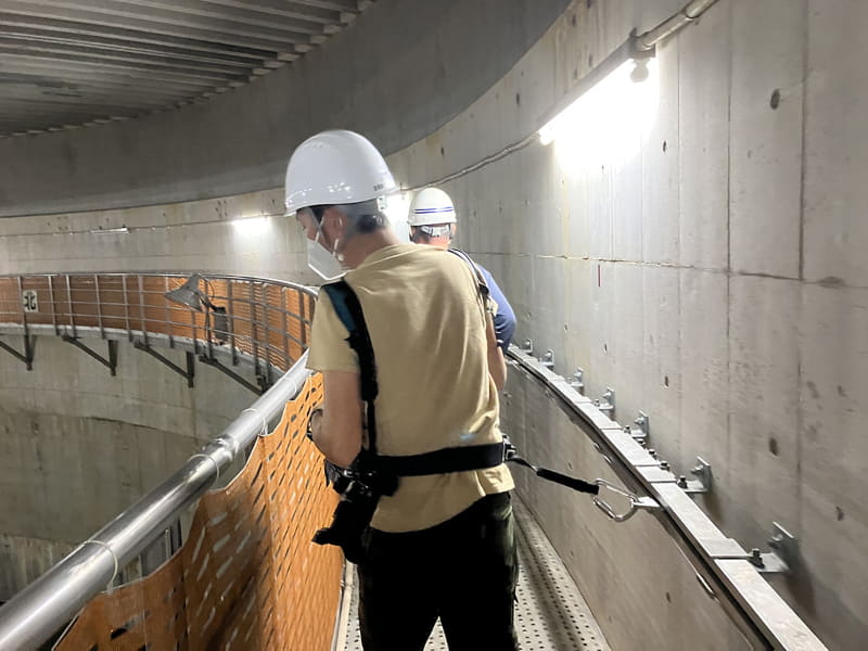 ハーネスがあるとはいえ、高いところが苦手な人はちょっと大変。でも帰りたくても帰れません