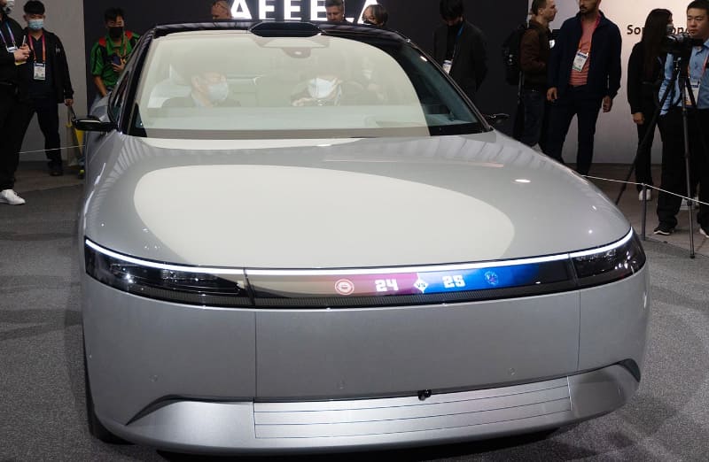 ライトがディスプレイになるメディアバー(撮影：西田 宗千佳)