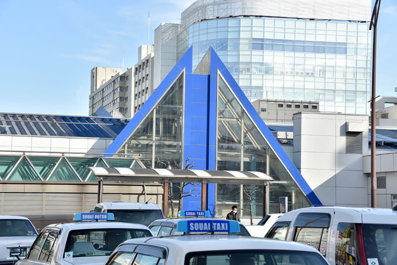 湘南台駅は、相鉄・小田急・横浜市営地下鉄の3社が乗り入れるので、駅前には多くの飲食店が立ち並ぶ