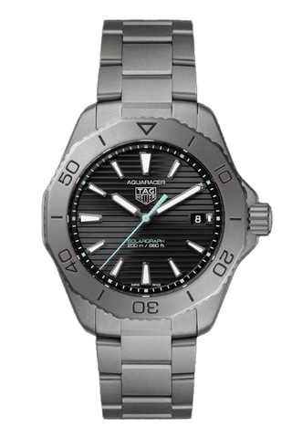 タグホイヤー　 メンズチタンクォーツ腕時計 タグ・ホイヤー、ソーラー発電のチタン製アウトドアウォッチ