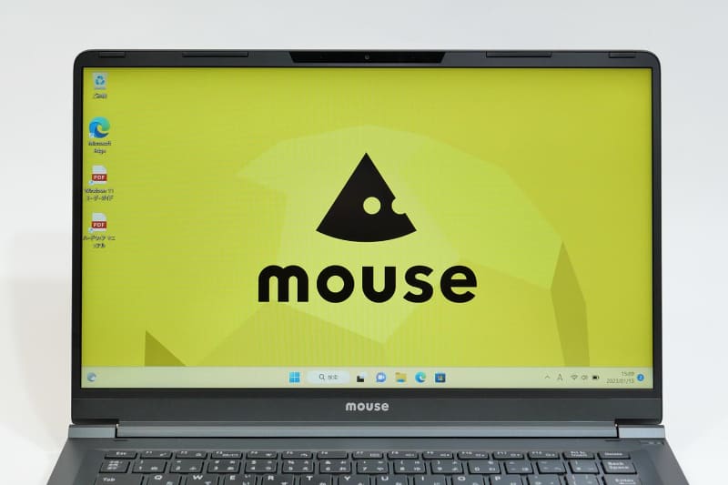 mouse B4-i5は、14型フルHD液晶を搭載。13.3型ディスプレイと比べて表示される文字が見やすく、目も疲れにくいと感じた