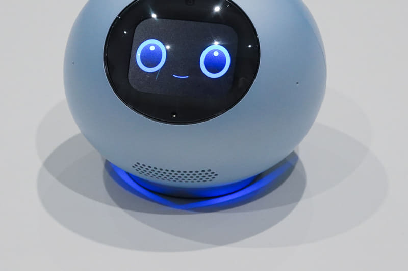 底面が青く光っているときは音声認識中