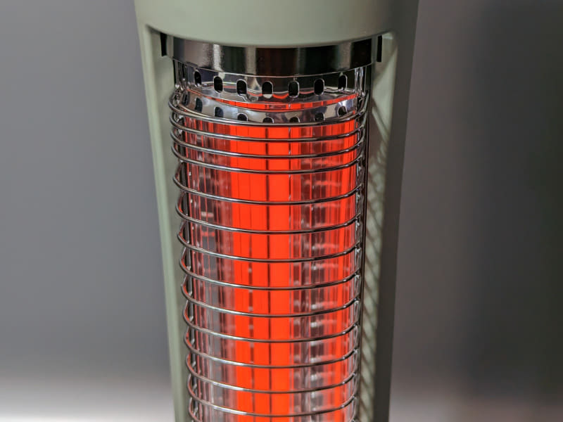 200Wでの運転状態を正面から見たところ。取扱説明書には1mは離れるよう記載されています