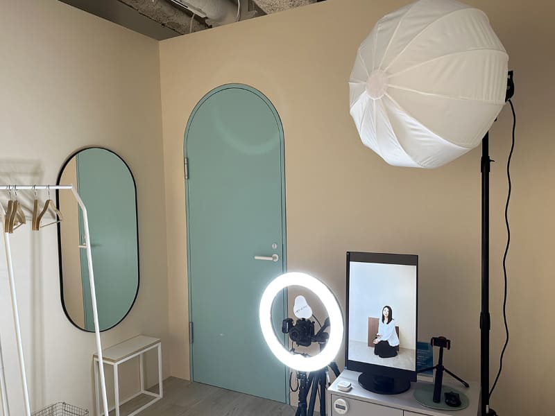 モニターで確認しながら撮影できます