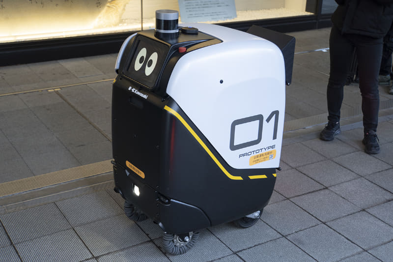 医療関係物資配送に使用される配送ロボット