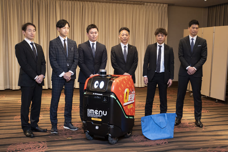 左から、損害保険ジャパン 新海正史氏、KDDI 松田慧氏、ティアフォー 岡崎慎一郎氏、川崎重工業 石田正俊氏、menu 清水裕氏、武田薬品工業 古田未来乃氏