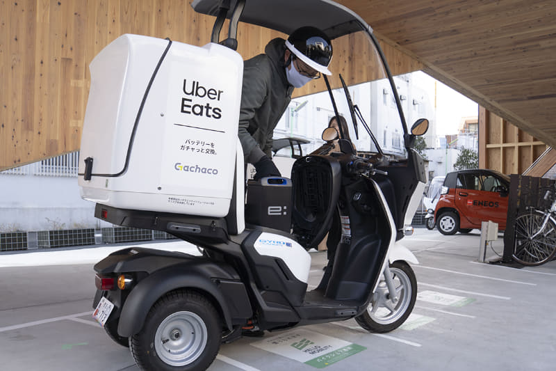 バッテリーをバイクに搭載する