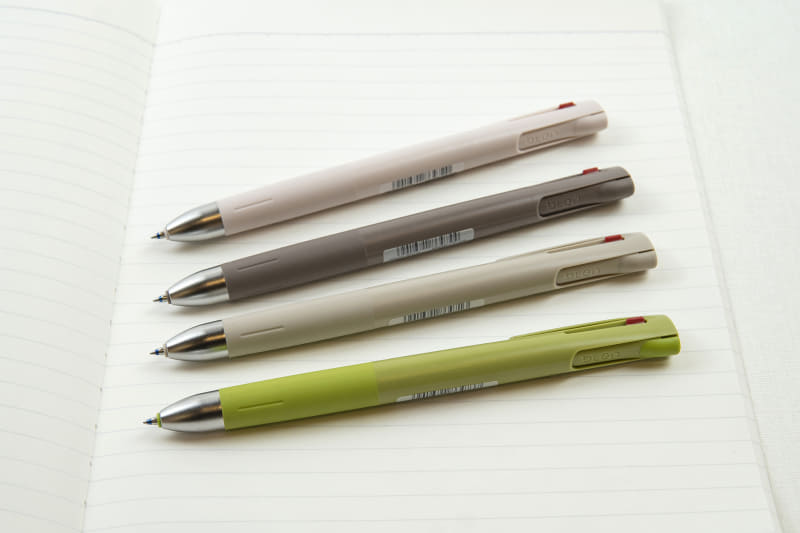 ゼブラ ブレン3Cの限定色(各440円)。上からアズキラテ、ショコララテ、セサミラテ、ピスタチオラテ